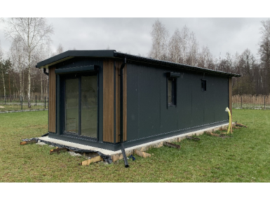 "Studio mobile en conteneur : Un espace de travail et de vie modulaire écologique CFBL.026 de la série "HABITAT Moduluxe"